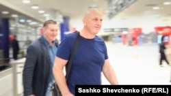 Vlagyiszlav Jeszipenkó, a Krym.Realii (Szabadság Rádió) újságírója megérkezett Prágába 2025. június 22-én, miután szabadon engedték a krími orosz fogságból