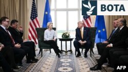 Presidenti i Shteteve të Bashkuara, Donald Trump, dhe Presidentja e Komisionit Evropian, Ursula von der Leyen, flasin për mediat pas arritjes së një marrëveshjeje tregtare mes dy ekonomive, pas takimit të tyre në Skoci, më 27 korrik 2025.
