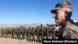 U.S. Army General John Nicholson, the commander of Resolute Support forces and U.S. forces in Afghanistan, speaks with Afghan police special forces in the southeastern Logar province on November 30.