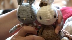 "Az én döntésem is volt, hogy engem lássanak": egy kerekesszékes lány és a horgolt állatok