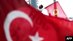 Turska i kurdska zastava 