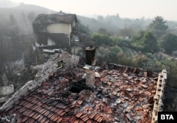 Къщи в с. Безден след пожара.