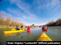 Aktivitet me kajak në lumin Drini i Bardhë në Prizren.