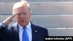 Donald Trump, pe aeroportul din Stansted, în debutul vizitei sale în Marea Britanie