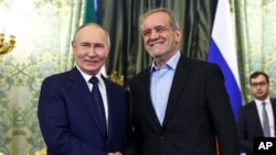 Путин с президентом Ирана Пезешкианом