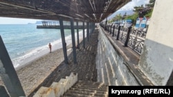 Пляж без раздевалок. Судак. Июнь 2025 года.