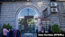 თამარ მეფის გამზირზე ვალუტის გადამცვლელი ჯიხური „ფინი“ დაკეტილია