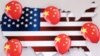 Ilustrația prezintă baloane imprimate cu steagul chinez și conturul hărții SUA. Mai multe baloane - dispozitive de zbor - chineze au fost reperate de armata americană în ultimii ani. 