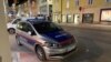 Austrijska policija nedaleko od lokacije napada nožem u centru Filaha, 15. februar 2025.