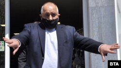 Бойко Борисов обяви, че отново ще кандидатстваме за чакалнята на еврото в Хасково, където провери производството на защитни маски
