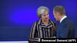 Theresa May i Donald Tusk, arhivski snimak 