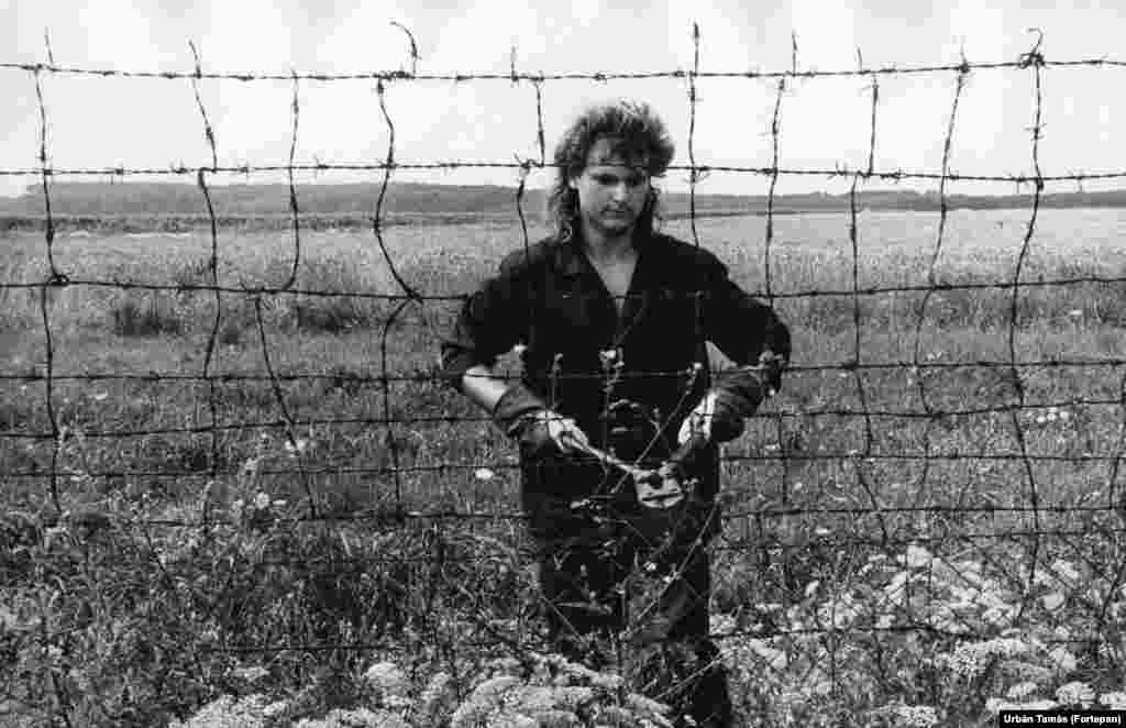 Már korábban, 1989. május 2-án elkezdődött a vasfüggöny lebontása