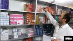 آمریکا بارها اعلام کرده که صادرات اقلام انسان‌دوستانه، خصوصا لوازم بهداشتی و دارویی به ایران از تحریم معاف است.