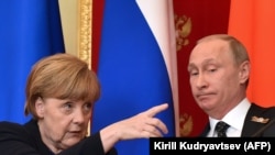 Moscova 2015: cancelara Angela Merkle la Kremlin, la o conferință de presă cu președintele rus Vladimir Putin, Rusia, 10 mai 2015.