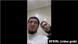 Šohruh Ahmedov (lijevo) i muškarac čiji identitet još nije utvrđen.