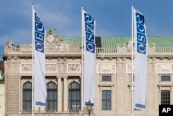 ეუთოს დროშები ორგანიზაციის ვენის ოფისთან, 2022 წლის თებერვალი