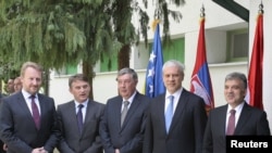 Tri člana Predsedništva BiH Bakir Izetbegović, Željko Komšić, Nebojša Radmanović, predsednik Srbije Boris Tadić i predsednik Turske Abdulah Gul, samit Srbija, Turska i BiH u Karađorđevu, 26. april 2011. 
