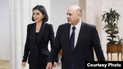 В конце мая Саида Мирзиёева, дочь президента Узбекистана Шавката Мирзиёева и его помощница, посетила Москву, где встретилась с премьер-министром России Михаилом Мишустиным. Днем ранее президент Владимир Путин принимал в Кремле Рустама Эмомали, сына президента Таджикистана