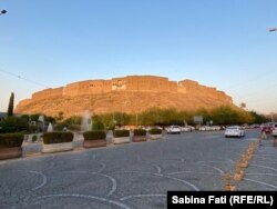 Cetatea, locuită până nu foarte de mult.