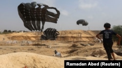 Svijet baca pomoć iz zraka kako bi ublažio glad u Gazi