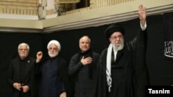 Ajatollah Ali Khamenei i Iranit (djathtas) bën daljen e parë publike që nga fillimi i luftës me Izraelin.