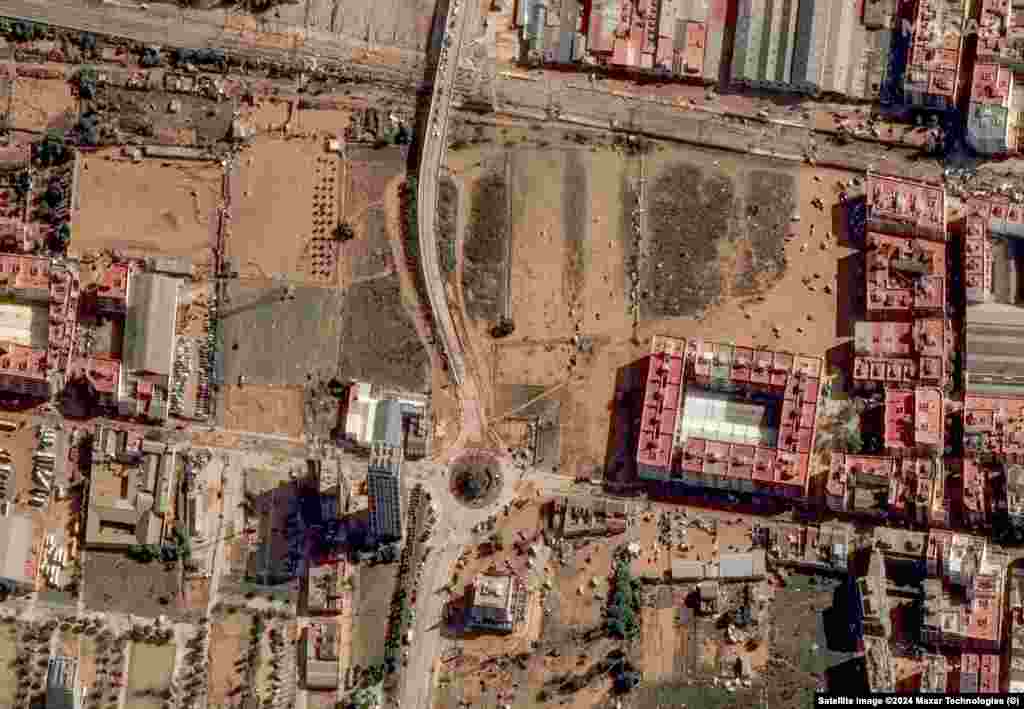 Zone rezidențiale și câmpuri înainte de inundații, La Torre, în regiunea Valencia. Imaginea a fost luată la 18 octombrie 2024. Zone rezidențiale inundate și mașini pe câmpuri, La Torre. Imagine surprinsă din satelit pe 31 octombrie 2024. &nbsp;