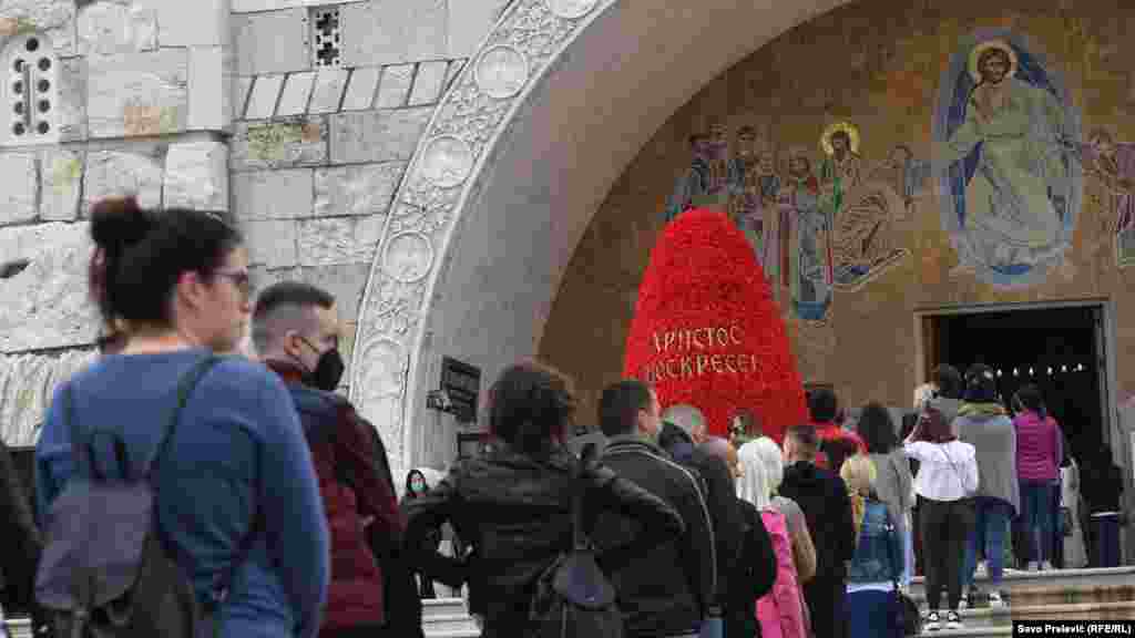 Najveći dio okupljenih nije nosio maske.