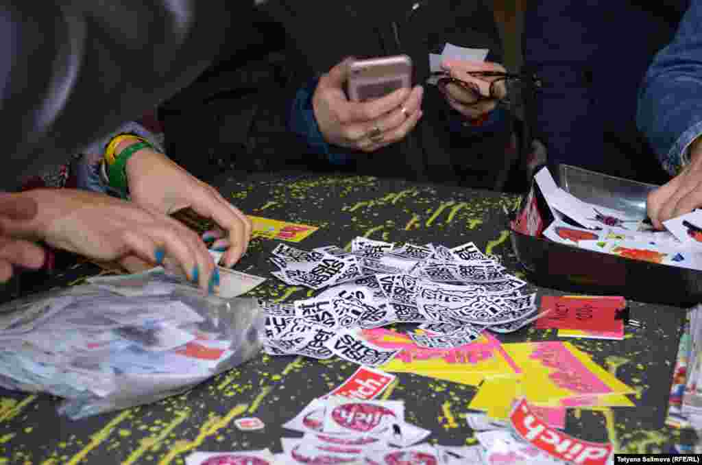 Одно из самых молодых и миниатюрных направлений – стикеры