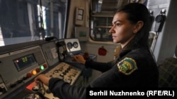 Katerina Jeszipcsuk munka közben