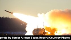 Lansator de rachete american de tip HIMARS ( High Mobility Artillery Rocket Systems).