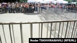 უნივერსიტეტის მაღლივი კორპუსის ტერიტორია ერთიანი ეროვნული გამოცდების დროს