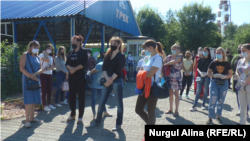 Работники парка аттракционов и предприниматели призывают власти разрешить им работу. Петропавловск, 23 июля 2020 года.