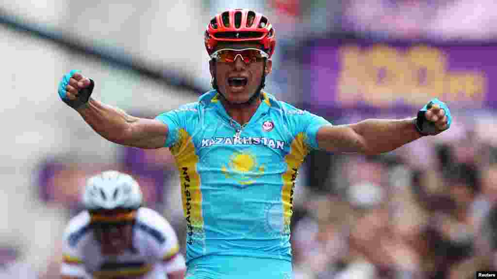 Kazakhstanac Aleksandr Vinokurov osvaja zlatnu medalju na Olimpijskim igrama u Londonu, 28. juli 2012. Foto: Reuters / Stefano Rellandini