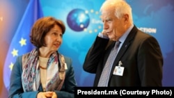 Gordana Siljanovska-Davkova, predsednica Severne Makedonije, i Žozep Borelj (Josep Borrell), bivši šef evropske diplomatije, prilikom susreta pod krovom UN-a u Njujorku, 26. oktobra 2024.