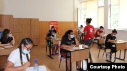 Salvați Copiii derulează mai multe programe pentru sprijinirea copiilor din medii defavorizate.