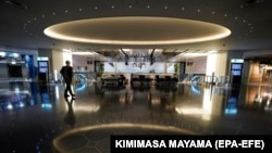 Prazni aerodromi čekaju na povratak putnika