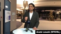 Deutsch Tamás a kizárásáról szóló szavazás eredményére reagál 2020. december 16-án Brüsszelben.