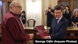 Președintele României spune că știe din experiența de membru al unei organizații guvernamentale și de primar, că unii magistrați români sunt extrem de încărcați cu dosare.