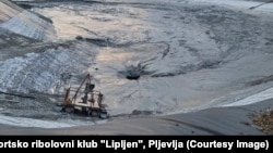 Na jalovištu Rudnika olova i cinka "Šuplja stijena" u Pljevljima, otvorila se rupa u zemlji.