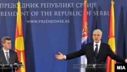 Претседателите Иванов и Тадиќ на прес-конференција во Белград, 2010.