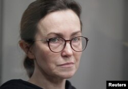 Alsu Kurmasheva gjatë një seance dëgjimore në Kazan më 1 shkurt 2024.