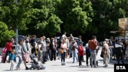 Първоначалният интерес към "зелените коридори" и откритите ваксинационни центрове изглежда не дава очакваният резултат