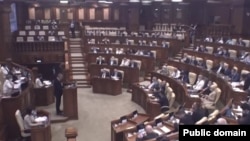 Moțiunea de cenzură dezbătută în parlament