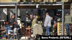 Iz jednog podgoričkog kafića u danima pandemije (decembar 2020.)