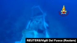 Čamac koji je potonuo kod južnog italijanskog ostrva Lampeduza, 4. oktobar 2013.