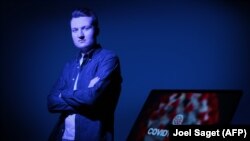 Guillaume Rozier egy fotózáson Párizsban, 2021. február 10-én