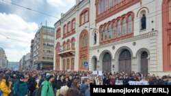 Србија - Белград - Студенти и граѓани пред белградскиот ректорат на протест поради 15 жртви кои загинаа при падот на настрешницата на железничката станица во Нови Сад.