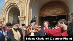 Местоблюститель патриарха Шио Муджири (слева) и премьер-министр Ираклий Кобахидзе в День святости семьи,17 мая 2025г.