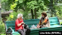 Pandemia de coronavirus a adus multe schimbări în comportamentul oamenilor, poate mai puține în modul de a face politică. Chișinău, 6 iunie 2020.