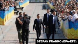 Ukrajinski predsjednik Volodimir Zelenski na putu do parlamenta u Kijevu, gdje je 20.maja 2019. održana svečana inauguracija 